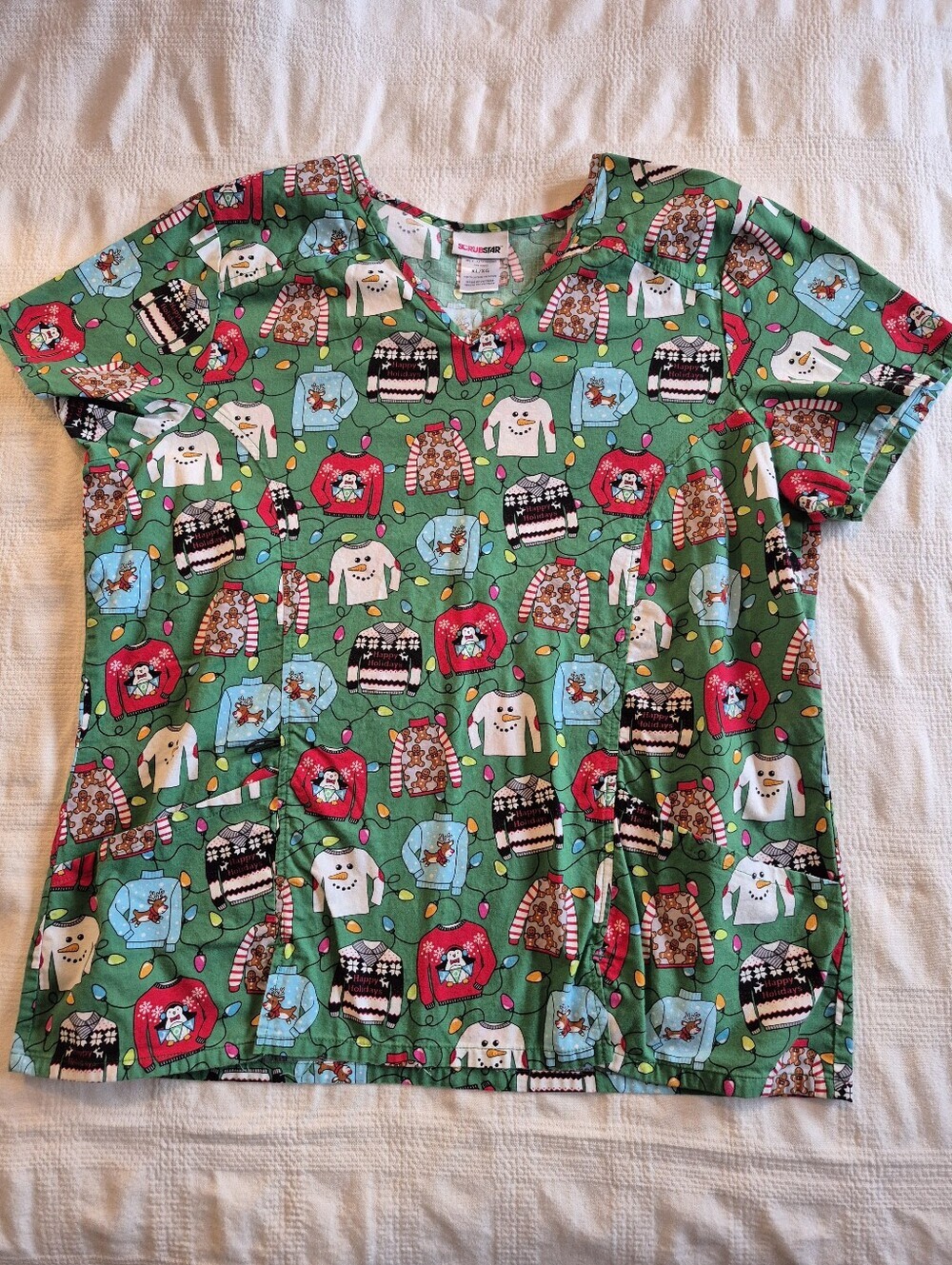 Scrubstar women's XLmulti color scrub top uniform holiday print EUC